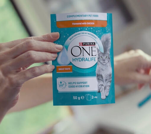 Segít támogatni macskád napi folyadékpótlását